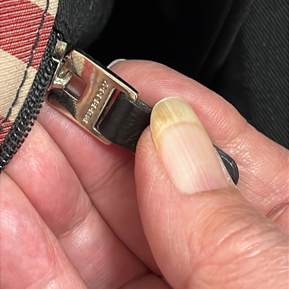 Burberry Red House Check Tote - Picture 6 of 11